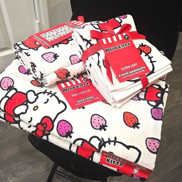 Hello Kitty Logo Strawberries Oversized Bath Towel Set - Picture 5 of 9